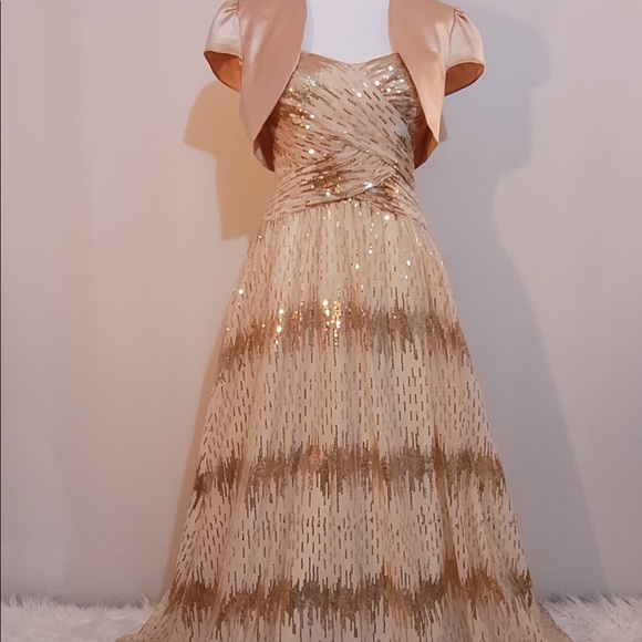 Golden Gown 💛 - Picture 17 of 17